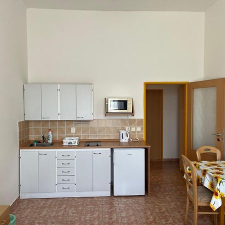 Apartmanovy Dum Obecna Skola Svetlik Kültér fotó