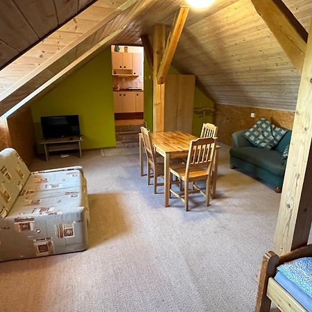 Apartmanovy Dum Obecna Skola Svetlik Kültér fotó
