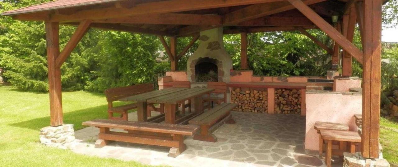 Apartmanovy Dum Obecna Skola Svetlik Kültér fotó