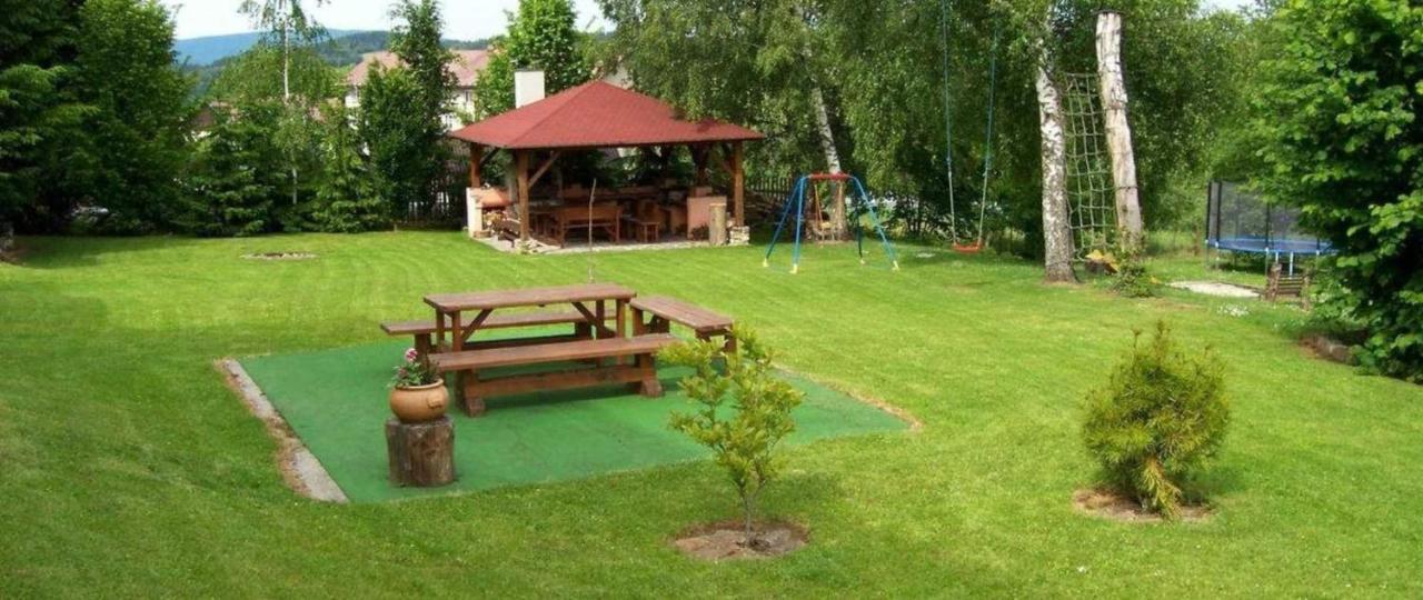 Apartmanovy Dum Obecna Skola Svetlik Kültér fotó