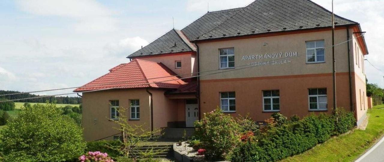 Apartmanovy Dum Obecna Skola Svetlik Kültér fotó