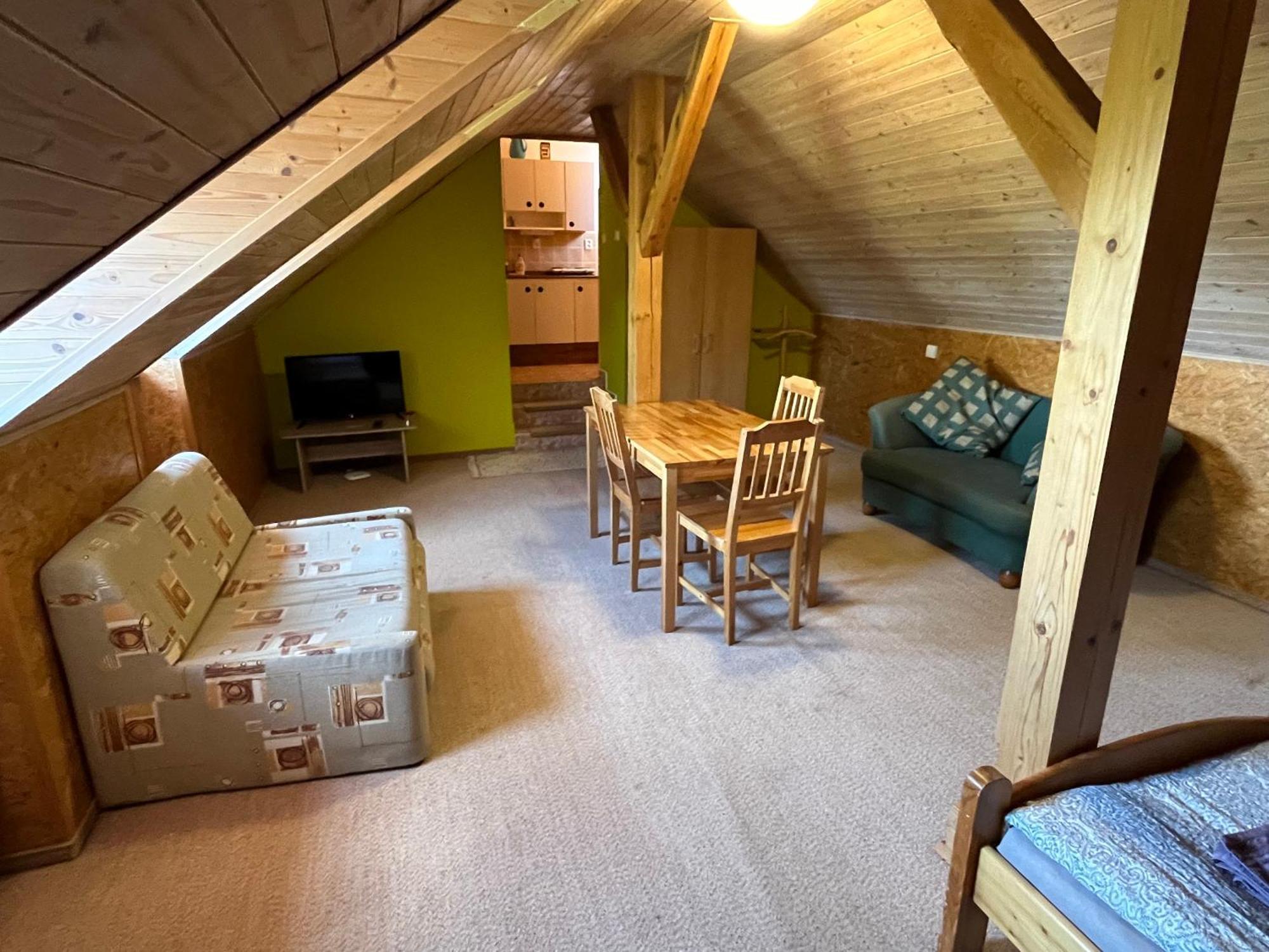 Apartmanovy Dum Obecna Skola Svetlik Kültér fotó