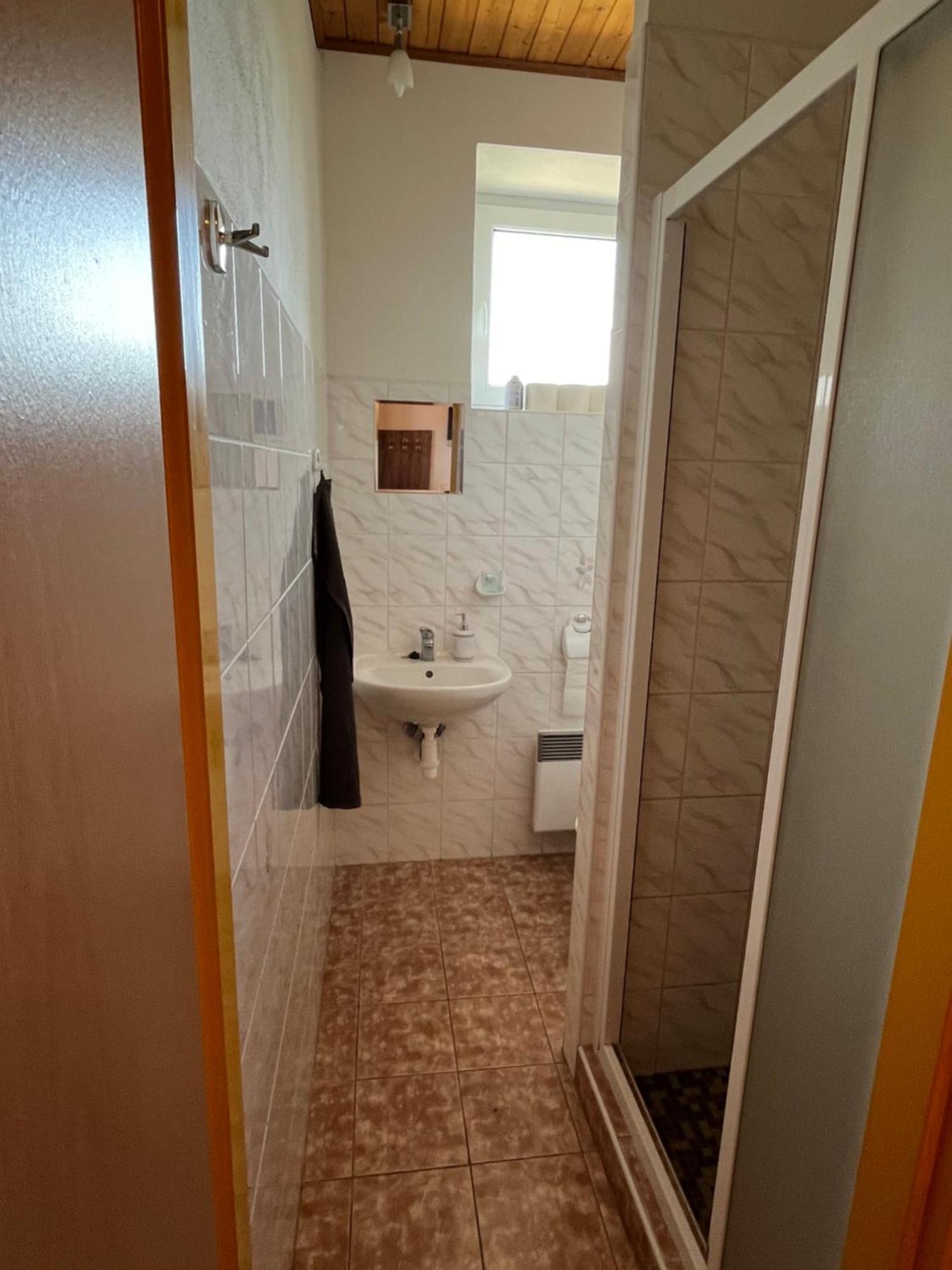 Apartmanovy Dum Obecna Skola Svetlik Kültér fotó
