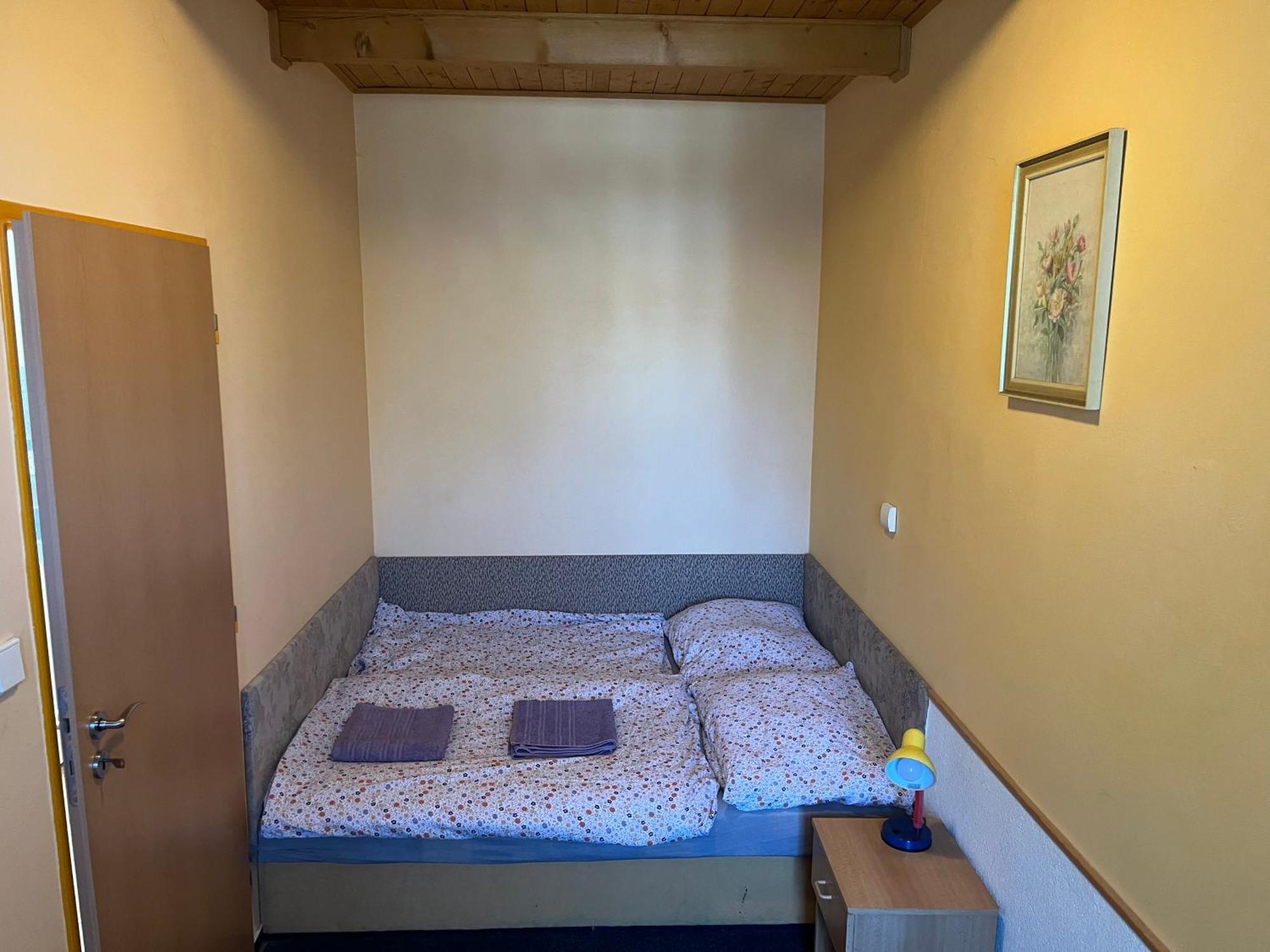 Apartmanovy Dum Obecna Skola Svetlik Kültér fotó