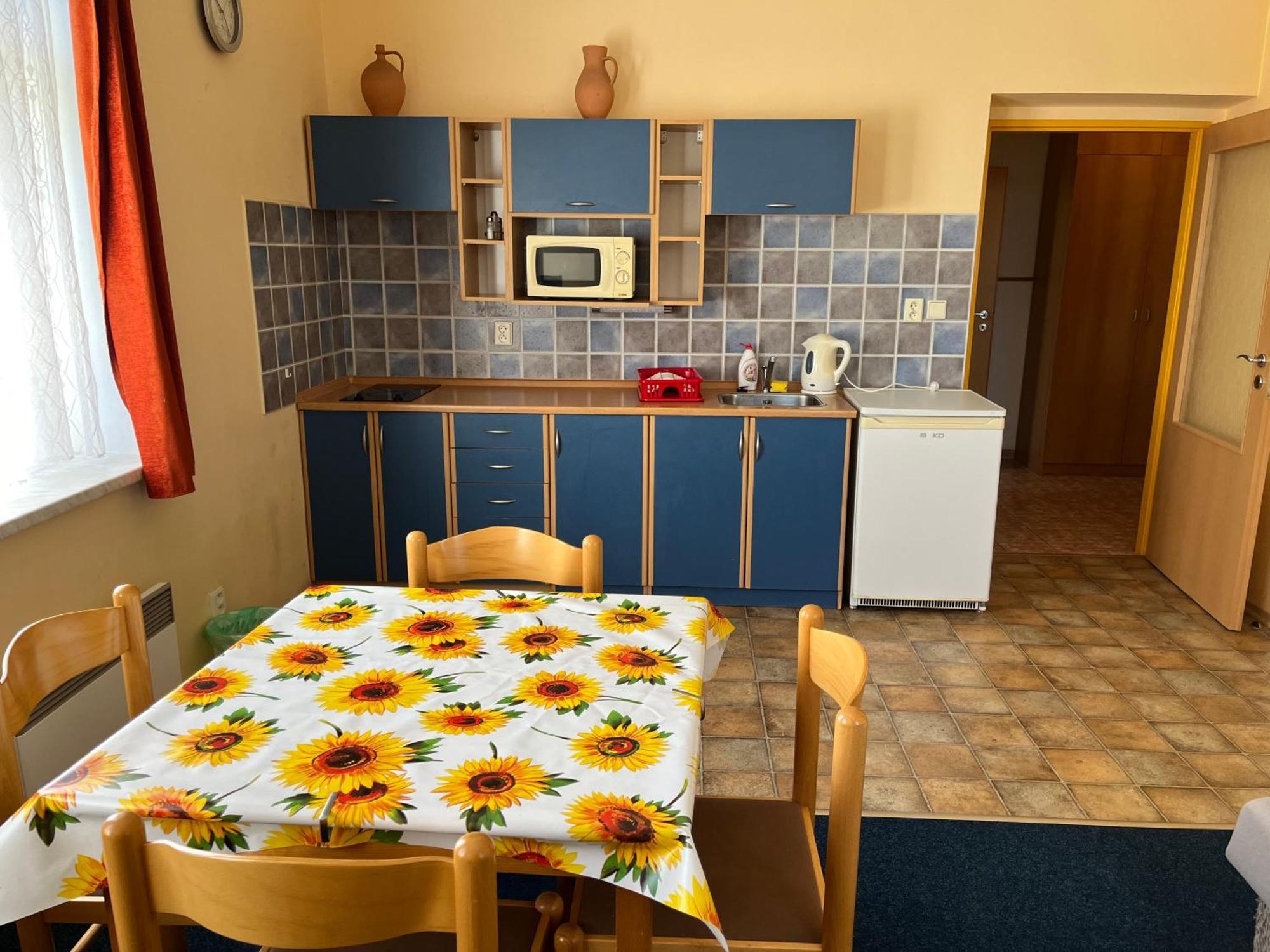 Apartmanovy Dum Obecna Skola Svetlik Kültér fotó